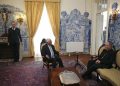 O primeiro-ministro, António Costa (C), durante uma reunião com o cardeal-patriarca de Lisboa, D. Manuel Clemente (D), para preparar o levantamento das limitações às celebrações religiosas, no seminário dos Olivais, em Lisboa, 20 de abril de 2020. ANTÓNIO PEDRO SANTOS/LUSA
