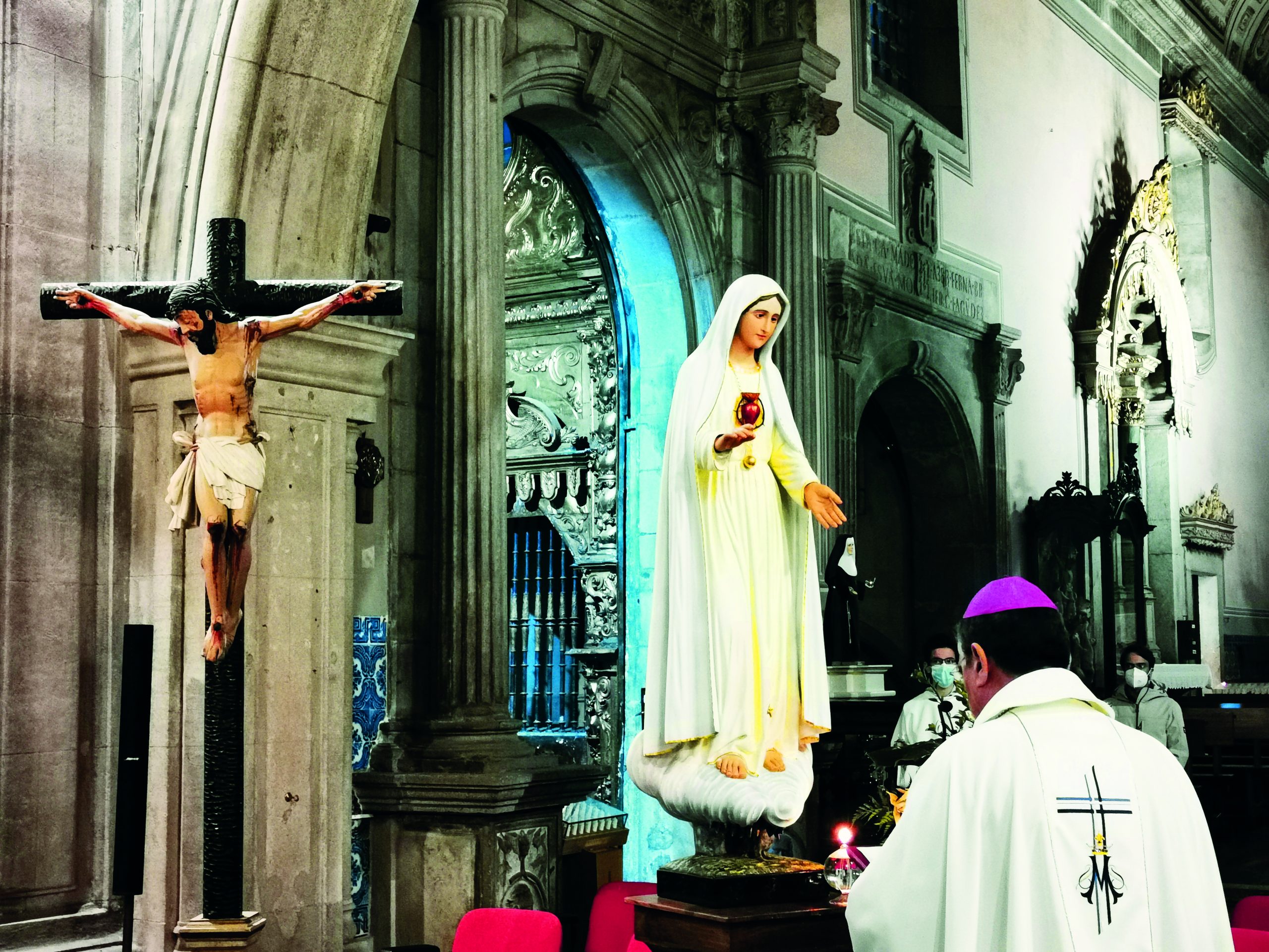 Bispo de Viana do Castelo associou-se a gesto histórico do Papa Francisco