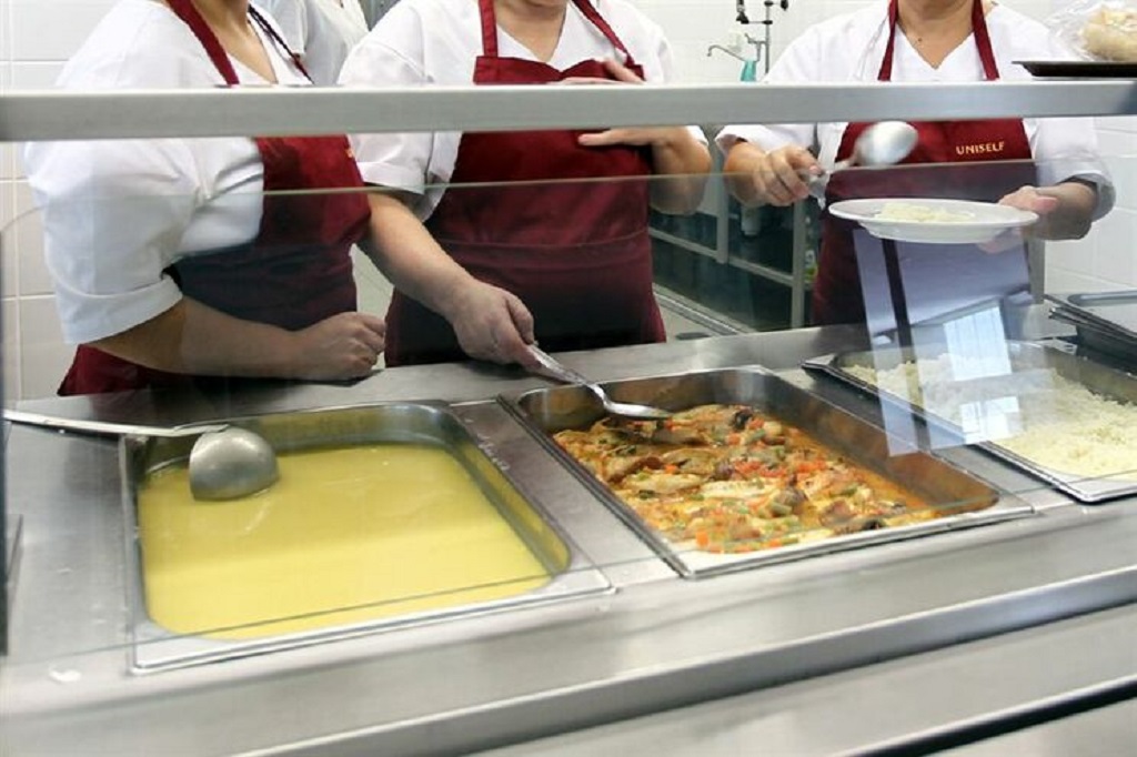 Cantinas escolares fornecem refeições ‘take away’ a alunos carenciados