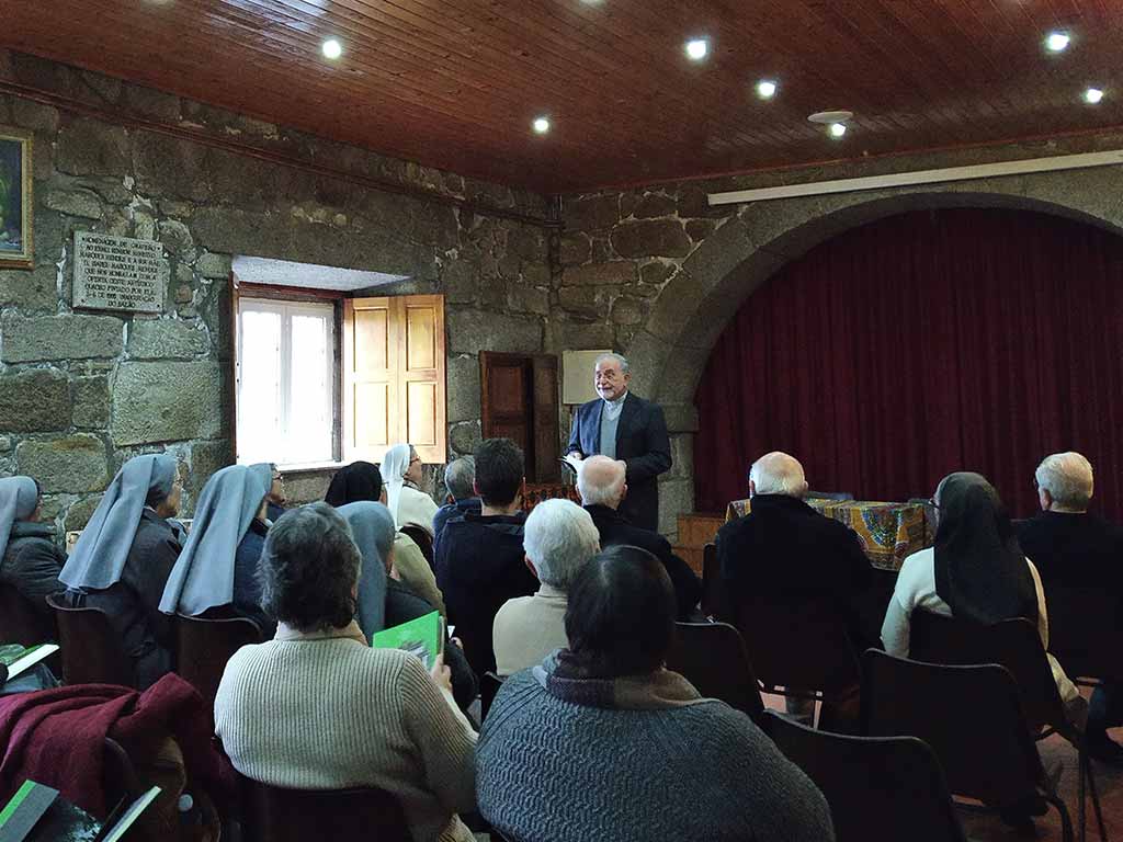 D. Anacleto apresenta Carta Pastoral aos Consagrados