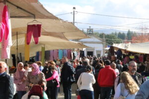 Falta de pericos não desanima visitantes e feirantes da Feira dos Santos de Cerdal￼