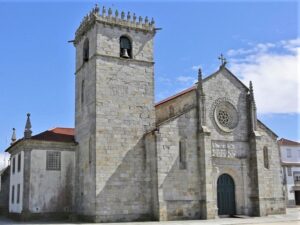 Igreja Matriz aberta no Verão