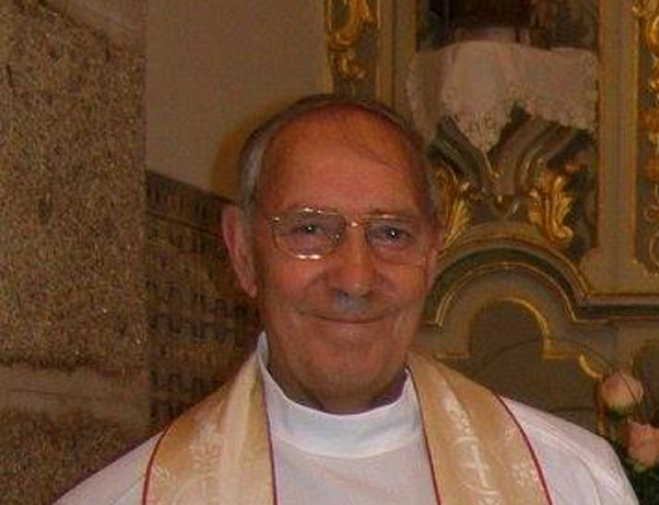 In Memoriam: Padre Armandino Vilaça de Almeida