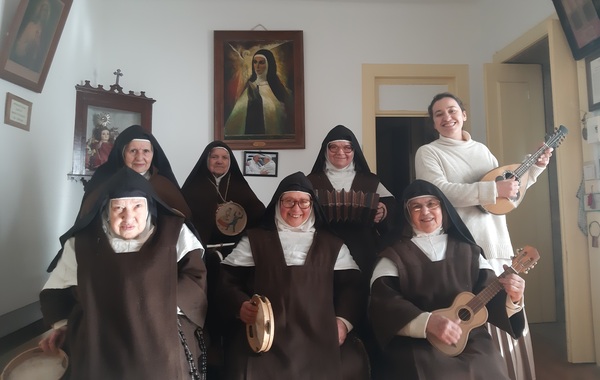 Irmãs da Ordem dos Carmelitas Descalços: “O que possuímos é o que somos. Tudo o resto não nos pertence. Nada aqui temos próprio.”